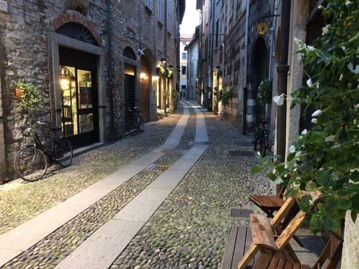 Antica Corte, Bilocale Nel Centro Storico Di Como Apartment ภายนอก รูปภาพ
